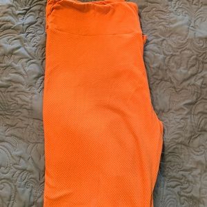 LuLaRoe Tall&Curvy leggings. Orange w/light orange dots